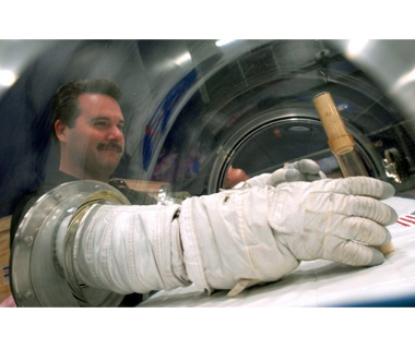 astronaut-glove